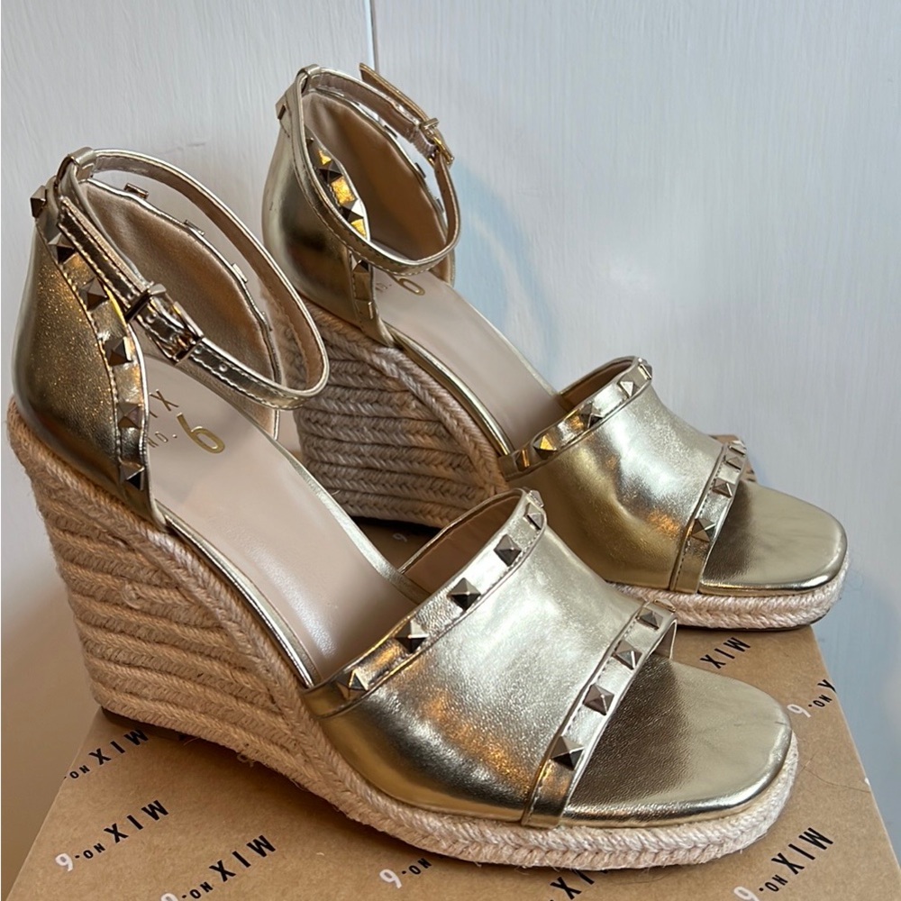 New in Box Mix 6 Gold Platform Espadrilles, 8.5